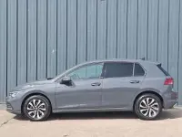 Usado VW Golf VIII Active 130 CV (95 kW) 2022 Gris Utilitario
