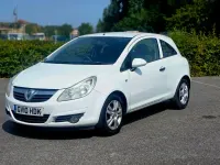 Used Vauxhall Corsa 80 HP (58 kW) 2010 White Hatchback