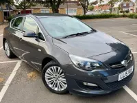 Used Vauxhall Astra Excite 100 HP (73 kW) 2015 Grey Hatchback