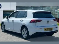 Second-hand VW Golf VIII Life 147 CP (108 kW) 2023 Alb Hatchback