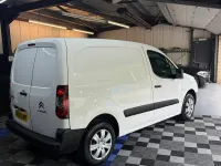 Used Citroën Berlingo 100 HP (73 kW) 2018 White MPV