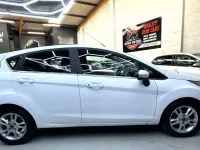 Usado Ford Fiesta Zetec 100 HP (73 kW) 2016 Branco Citadino