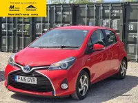 Used Toyota Yaris 101 HP (74 kW) 2015 Red Hatchback