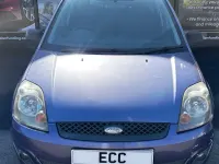 Begagnad Ford Fiesta Zetec 75 HK (55 kW) 2006 Lila Halvkombi