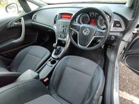 Używany Vauxhall Astra 140 KM (102 kW) 2011 Srebrny Hatchback