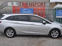 Second-hand Vauxhall Astra Design Edition 105 CP (77 kW) 2018 Argintiu Break