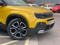 Used Jeep Avenger Summit 100 HP (73 kW) 2025 Yellow/black SUV