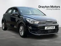 Begagnad Kia Rio 2022 Svart Halvkombi