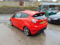Used Ford Fiesta Zetec 140 HP (102 kW) 2015 Red Hatchback