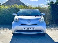Usado Toyota iQ 68 HP (50 kW) 2009 Prateado Citadino