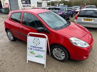 Used Renault Clio II Extreme 2009 Red Hatchback