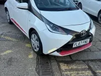 Usado Toyota Aygo X-play 68 HP (50 kW) 2017 Branco Citadino