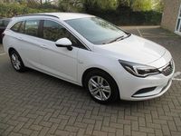 Used Vauxhall Astra S 105 HP (77 kW) 2018 White Estate