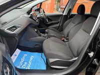 Gebraucht Peugeot 208 Active 82 PS (60 kW) 2017 Schwarz Kleinwagen