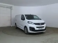 Second-hand Vauxhall Vivaro 100 CP (73 kW) 2023 Alb Monovolum