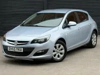 Used Vauxhall Astra Design Edition 98 HP (72 kW) 2015 Silver Hatchback