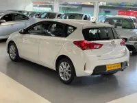 Usado Toyota Auris 101 HP (74 kW) 2014 Branco Citadino