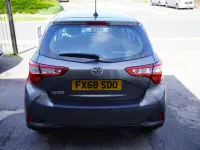 Używany Toyota Yaris 111 KM (81 kW) 2018 Brązowy Hatchback