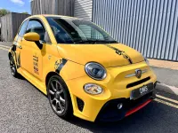 Usado Abarth 595 145 HP (106 kW) 2019 Amarelo Citadino