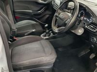 Used Ford Fiesta Zetec 100 HP (73 kW) 2018 White Hatchback