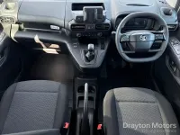 Nouă Vauxhall Combo 100 CP (73 kW) 2026 Argintiu Monovolum
