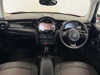 Używany Mini Cooper Classic 134 KM (98 kW) 2023 Czerwony Hatchback