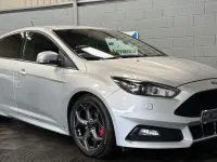 Usado Ford Focus ST 250 HP (183 kW) 2017 Prateado Citadino