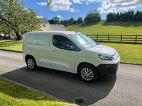 Usado Fiat Doblò 100 HP (73 kW) 2023 Branco Monovolume