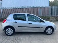 Used Renault Clio Expression 75 HP (55 kW) 2006 Silver Hatchback