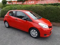Used Toyota Yaris Active 69 HP (50 kW) 2014 Red Hatchback