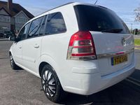 Used Vauxhall Zafira 115 HP (84 kW) 2012 White MPV