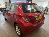 Used Toyota Yaris 101 HP (74 kW) 2013 Red Hatchback