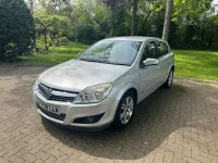 Usado Vauxhall Astra Design Edition 138 CV (101 kW) 2008 Plateado Utilitario