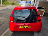 Usado Citroën C1 Feel 68 CV (50 kW) 2016 Rojo Utilitario