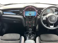 Usado Mini Cooper Hatch 134 CV (98 kW) 2023 Gris Utilitario