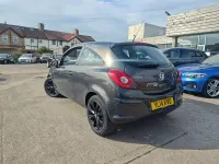 Usado Vauxhall Corsa Excite 100 HP (73 kW) 2014 Cinzento Citadino