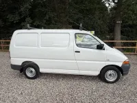 Used Toyota HiAce 109 HP (80 kW) 2004 White Van