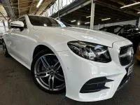 Begagnad Mercedes E220 AMG line 194 HK (142 kW) 2019 Vit Sportkupé