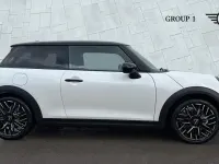 Begagnad Mini Cooper Exclusive 114 kW (156 HK) 2026 Vit Halvkombi