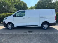 Second-hand Vauxhall Vivaro 100 CP (73 kW) 2020 Alb Monovolum