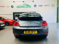 Usado VW Beetle Design 105 HP (77 kW) 2015 Cinzento Citadino