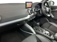 Usado Audi Q2 S-Line 147 CV (108 kW) 2023 Gris SUV