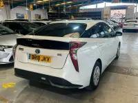 Used Toyota Prius 140 HP (102 kW) 2026 White Hatchback