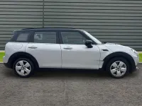 Usado Mini Cooper Clubman Classic 136 CV (100 kW) 2020 Plateado Familiar