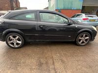 Second-hand Vauxhall Astra Sport 2005 Negru Hatchback