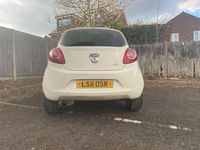 Używany Ford Ka Titanium 69 KM (50 kW) 2011 Biały Hatchback