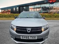 Używany Dacia Sandero Ambiance 90 KM (66 kW) 2015 Srebrny Hatchback