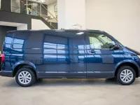Second-hand VW Transporter Highline 150 CP (110 kW) 2024 Albastru Van
