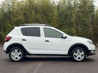 Used Dacia Sandero Ambiance 90 HP (66 kW) 2015 White Hatchback