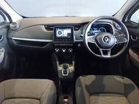 Used Renault Zoe Iconic 100 kW (136 HP) 2022 White Hatchback